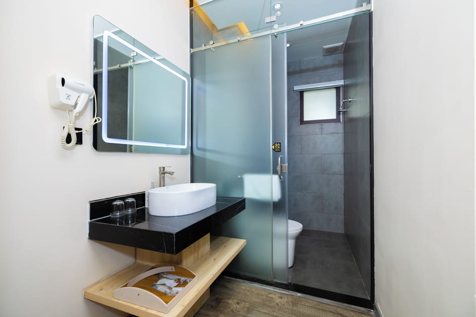 Superior Double Room | Bathroom | Slippers, bidet