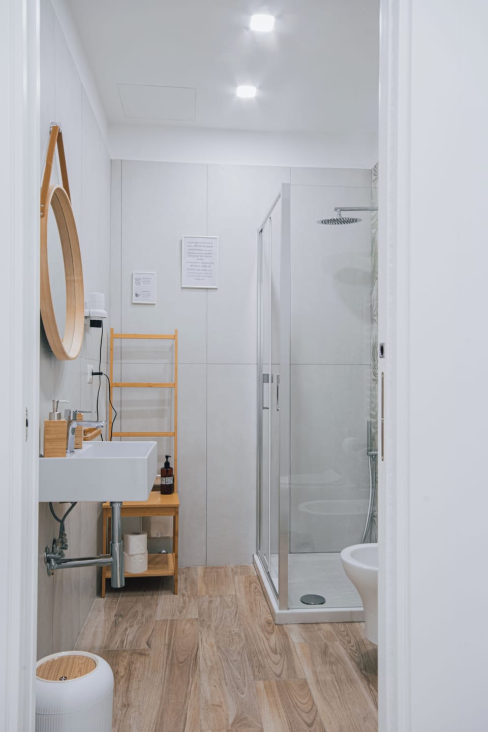 Deluxe Double Room | Bathroom | Shower, rainfall showerhead, free toiletries, hair dryer