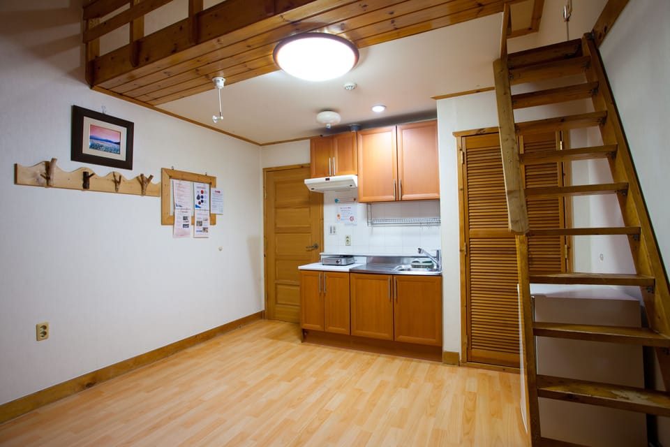 Duplex for 6 Person | Private kitchenette | Full-size fridge, stovetop, electric kettle, cookware/dishes/utensils