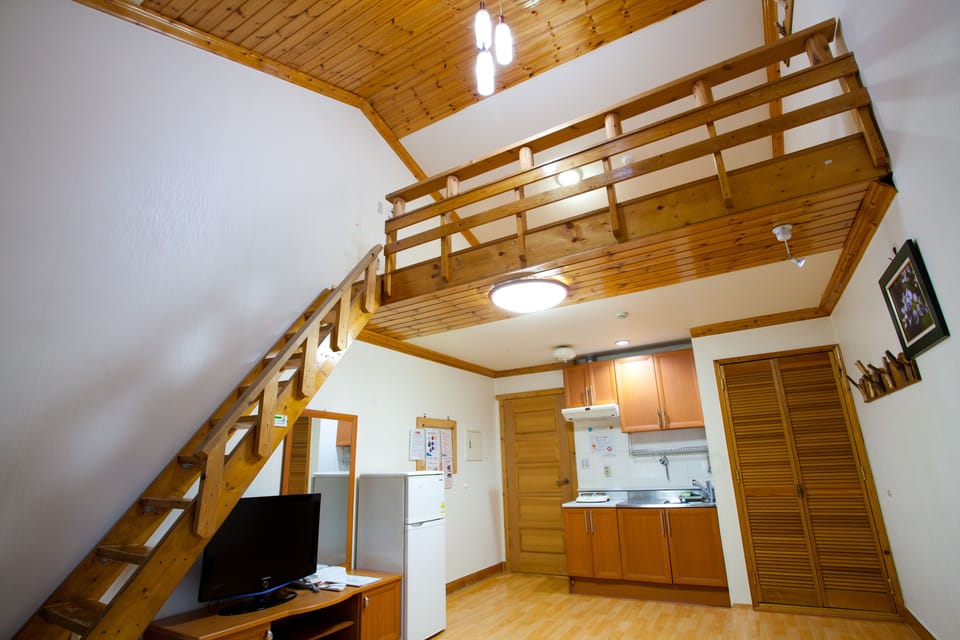 Duplex for 8 Person | Soundproofing, free WiFi