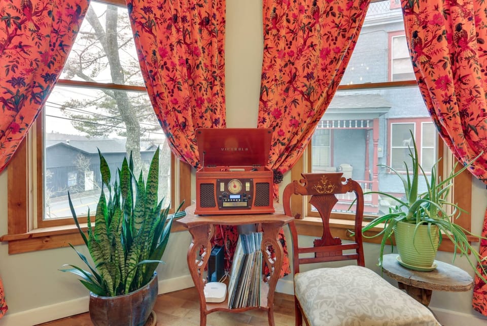 House | 3 bedrooms, desk