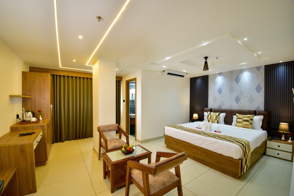 Executive Room | 1 bedroom, minibar, individually furnished, desk