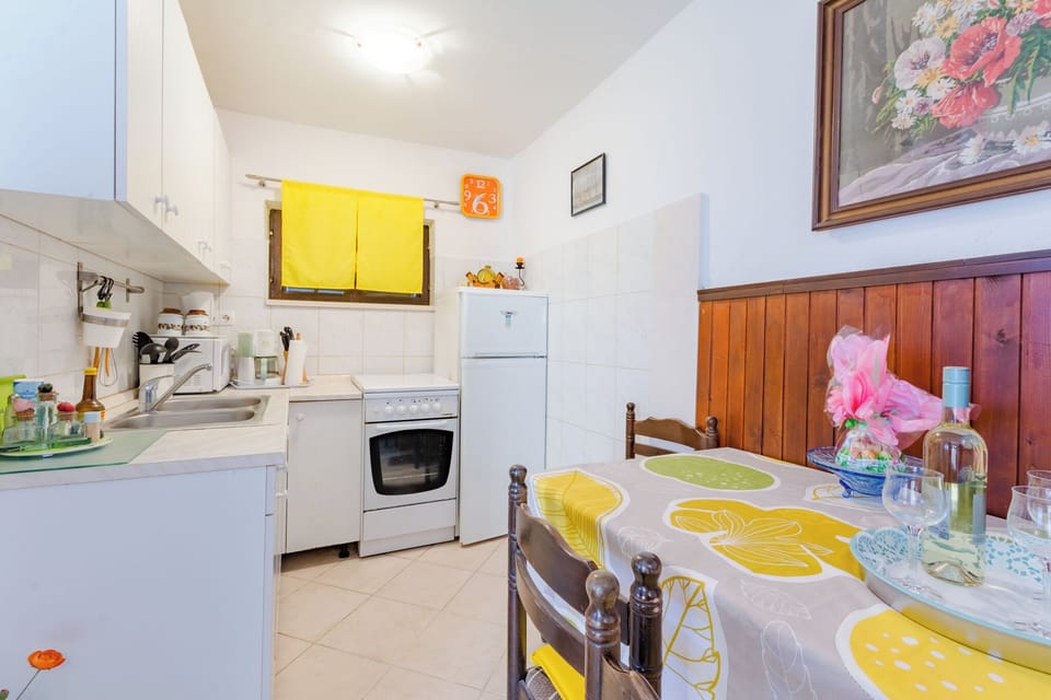 Apartment (One-Bedroom Apartment with Terrace (A) | Private kitchen | Fridge