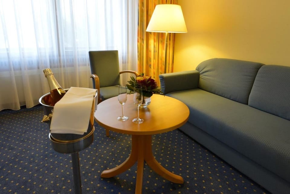 Business Double Room | Living area | 27-inch flat-screen TV with cable channels, offices