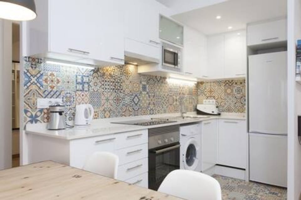 House | 2 bedrooms, desk