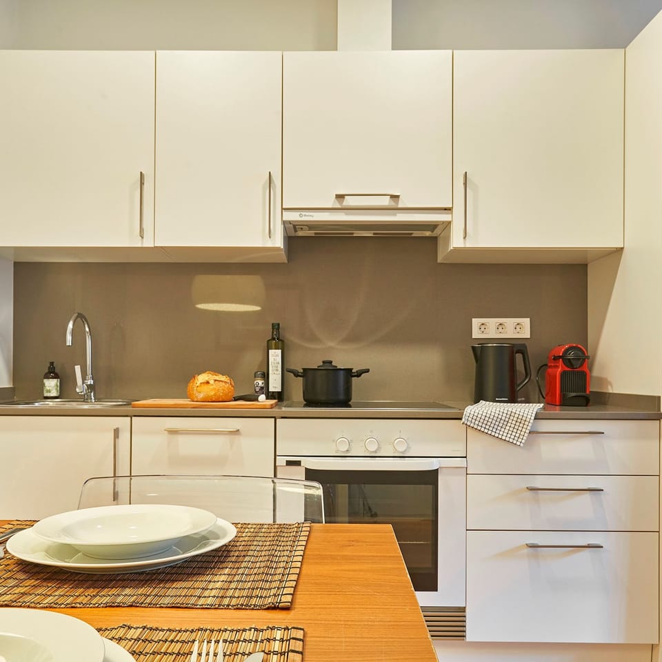 House | 2 bedrooms, desk