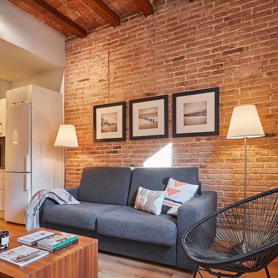 House | 2 bedrooms, desk