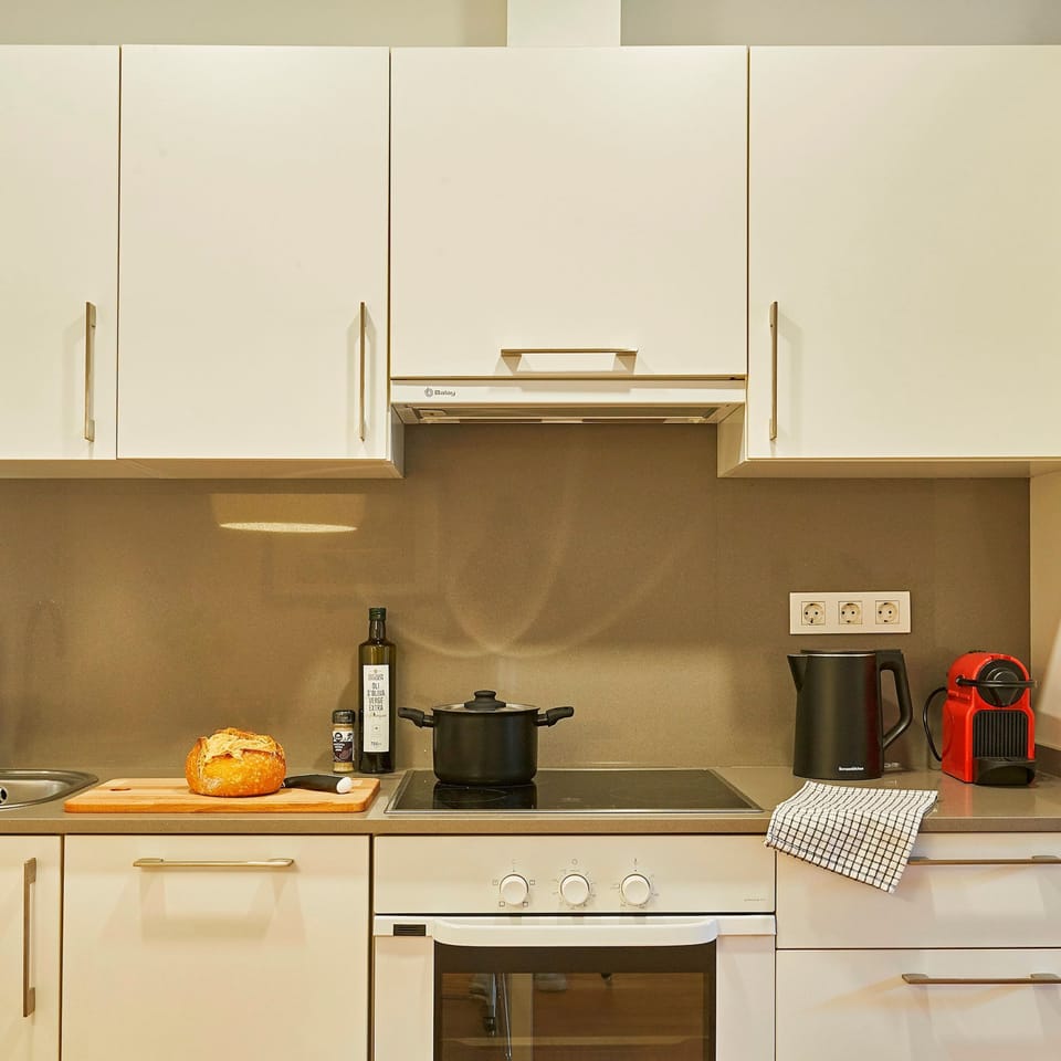 House | 2 bedrooms, desk