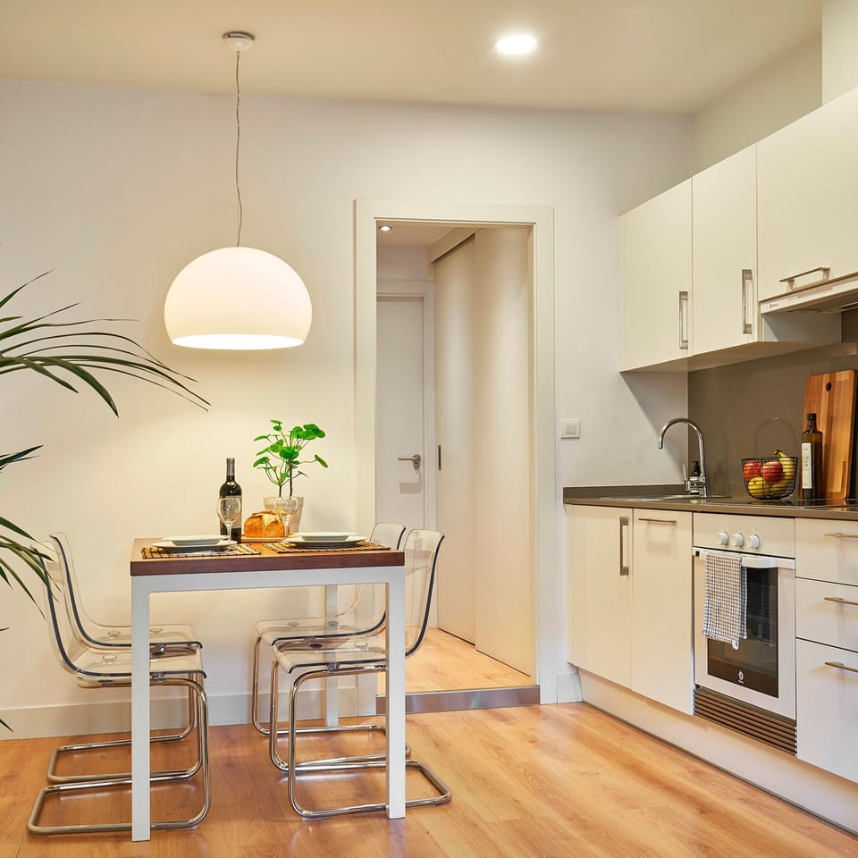House | 2 bedrooms, desk