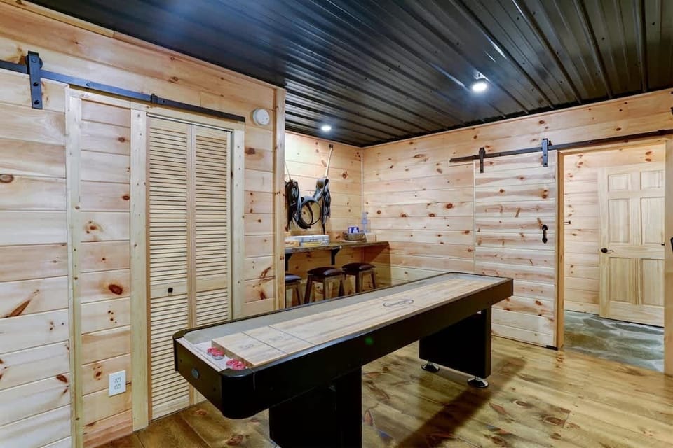 D/STAIRS HAND SHUFFLEBOARD