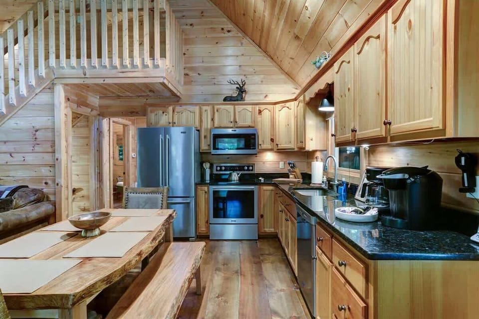 DINING TABLE & KITCHEN