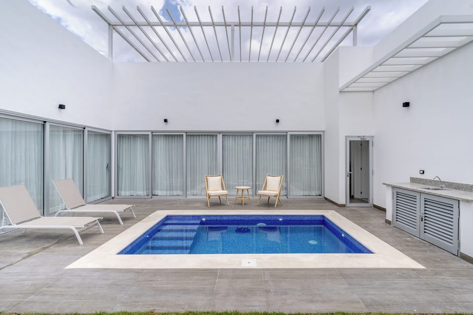 private pool, barbecue and outdoor shower