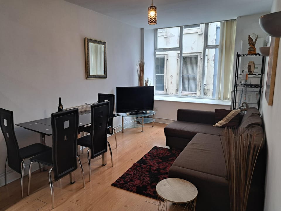 Apartment | Dining