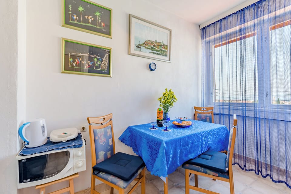 Studio (Studio Apartment Ecija (ST)) | Dining room