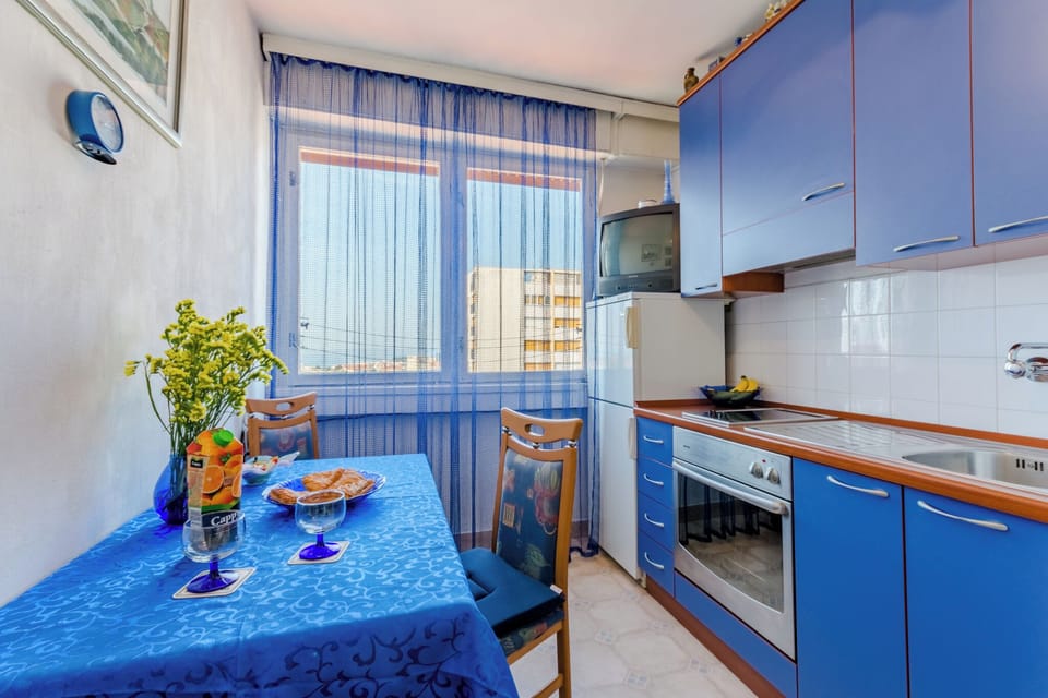 Studio (Studio Apartment Ecija (ST)) | Private kitchen | Fridge