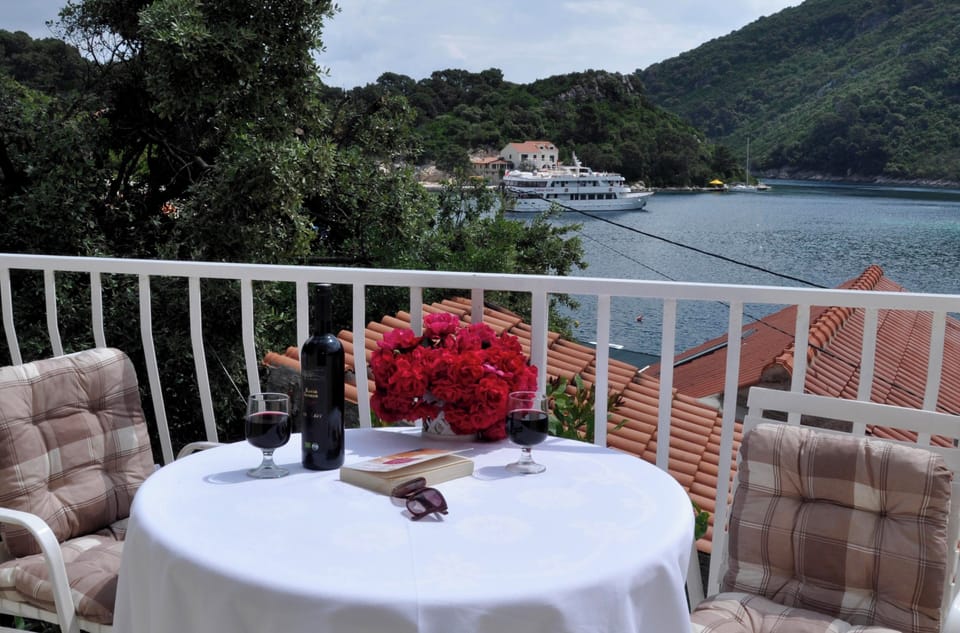 Studio (Studio Apartment with Balcony and Sea) | Balcony