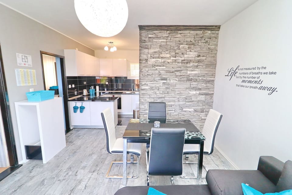 Apartment (Two Bedroom Apartment with Terrace an) | Dining room