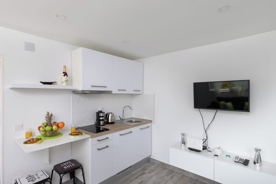 Apartment (One Bedroom Apartment with Terrace an) | Private kitchen | Fridge