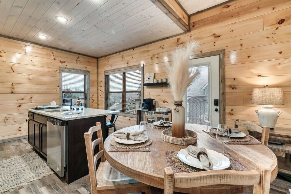 Dining table and island for plenty of seating