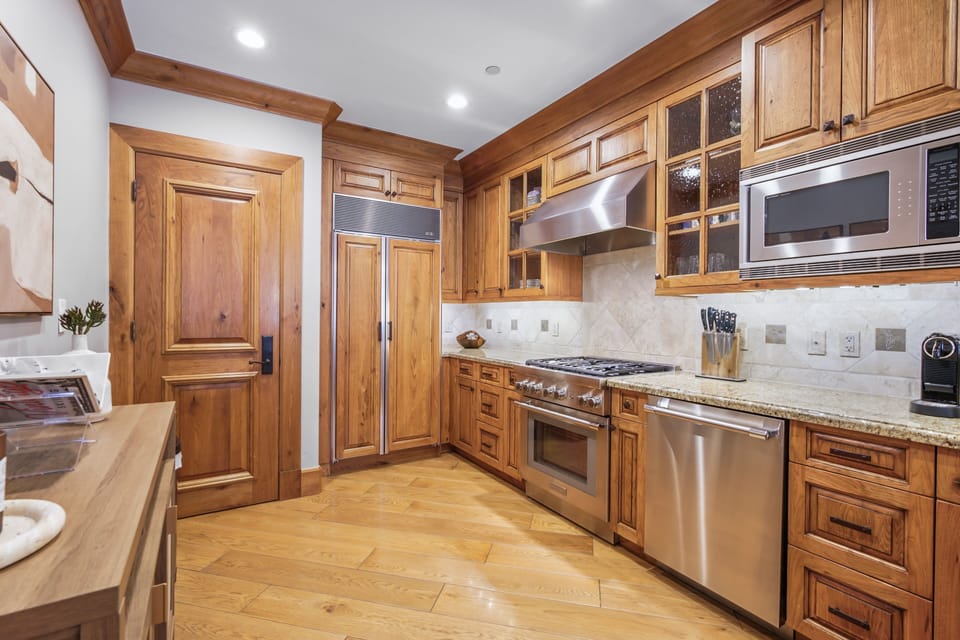 Condo, 1 Bedroom | Private kitchen | Fridge