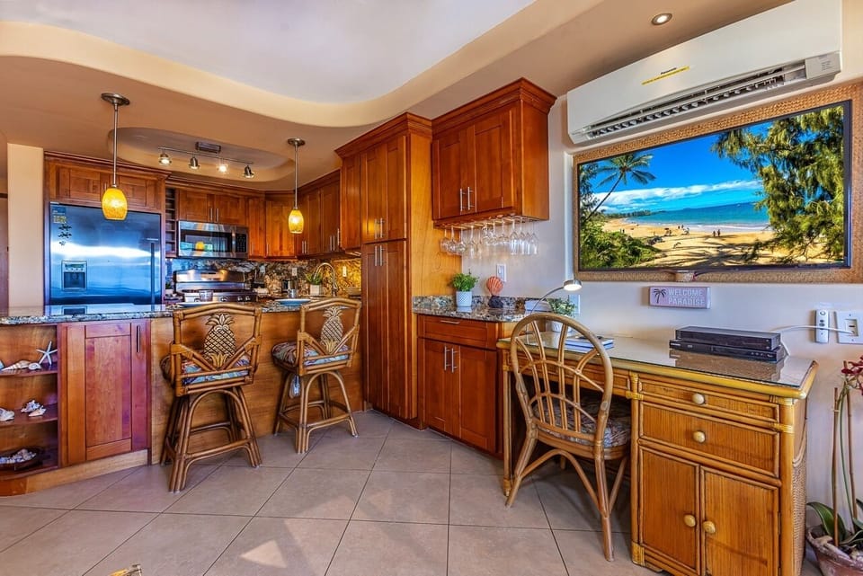 Condo, 1 Bedroom | Private kitchen | Fridge, oven, stovetop, coffee/tea maker