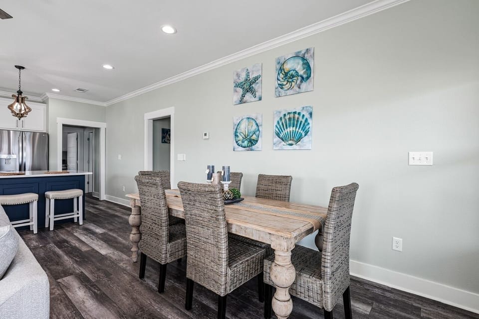 House, 4 Bedrooms | Dining