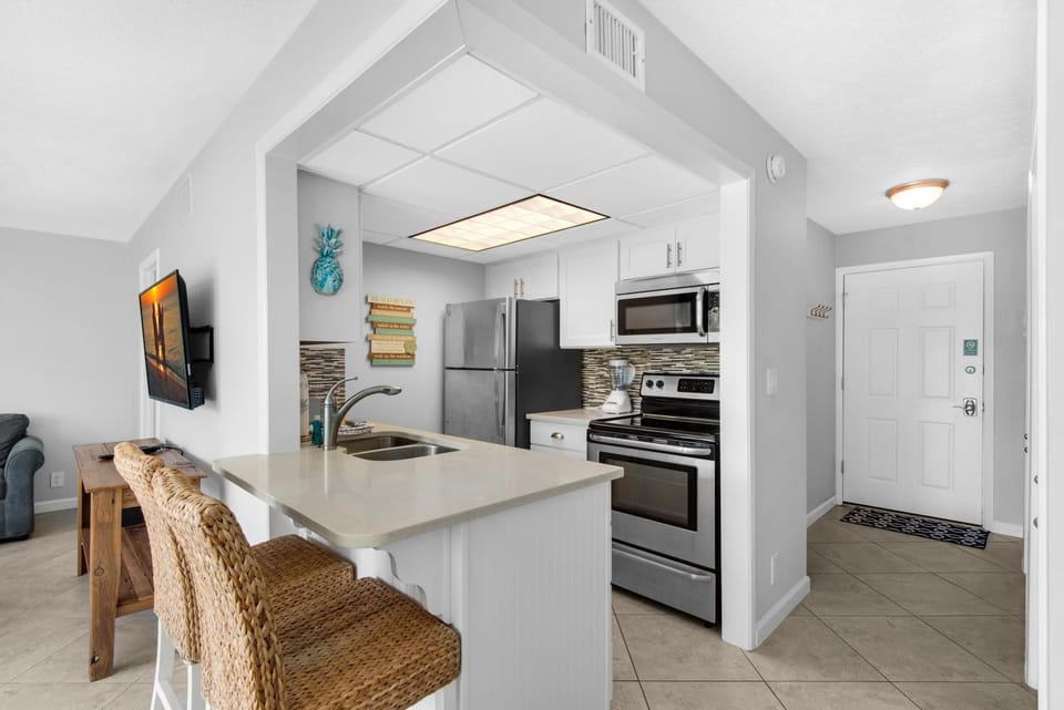 Condo, 1 King Bed with Sofa bed (Sandpiper Cove 1016) | Private kitchen | Oven, toaster