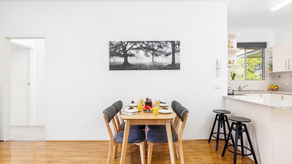 Beachside at Gretel | Dining Table | Wifi