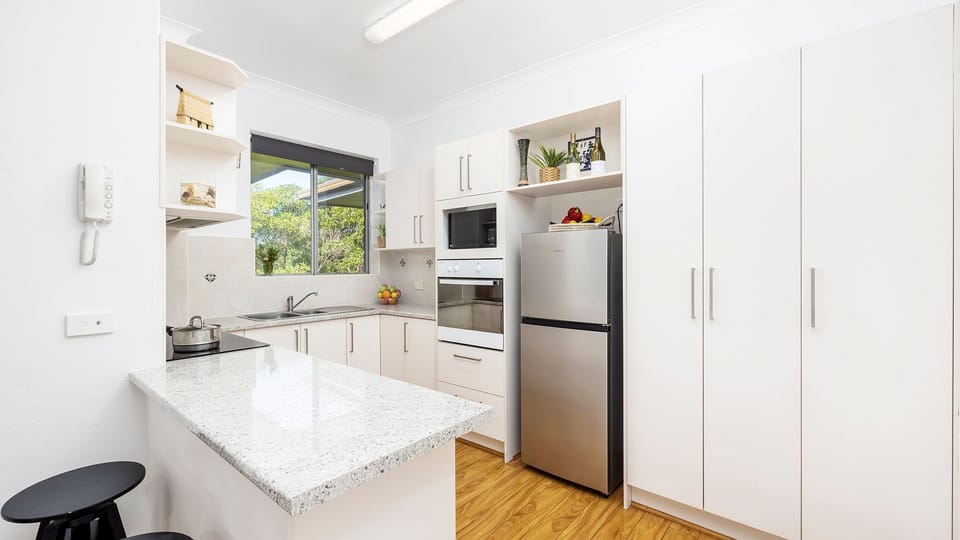 Beachside at Gretel | Kitchen | Oven | Microwave
