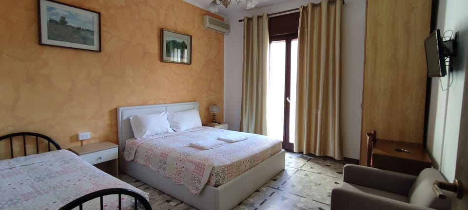 Classic Triple Room, Balcony | Hypo-allergenic bedding, free WiFi