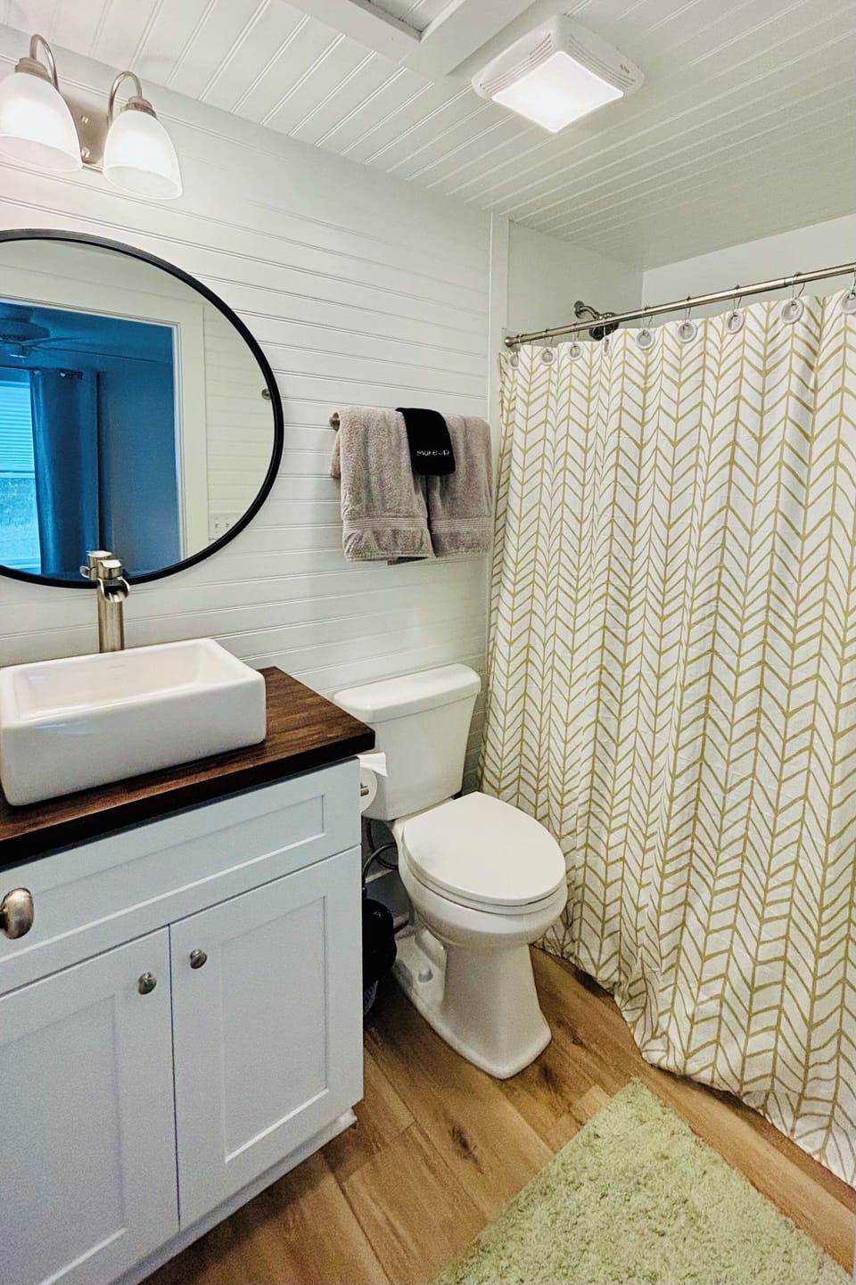 Full Bathroom