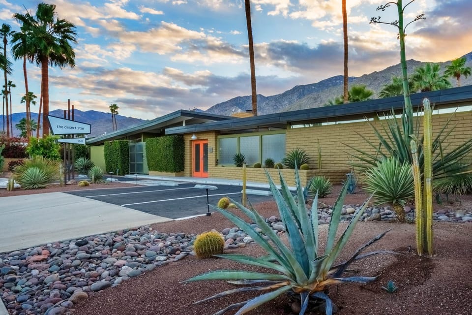 The Desert Star - A Class 1 Historic Site.