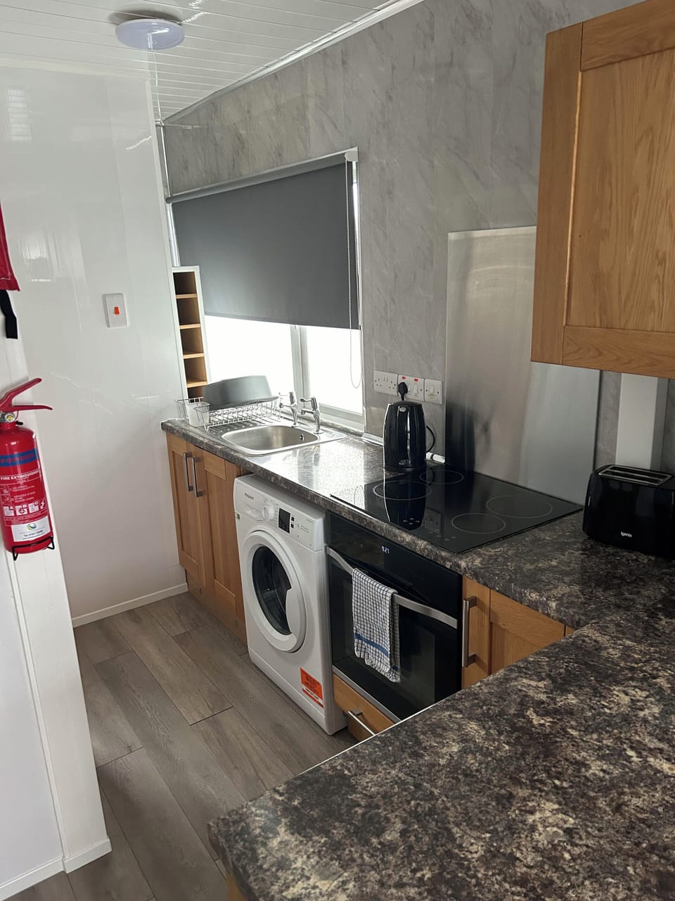 Chalet | Private kitchen | Fridge, microwave, oven, stovetop