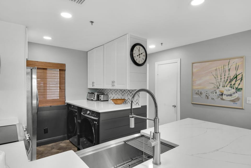 Condo, 1 King Bed with Sofa bed (Tops'l Beach Manor C-804) | Interior