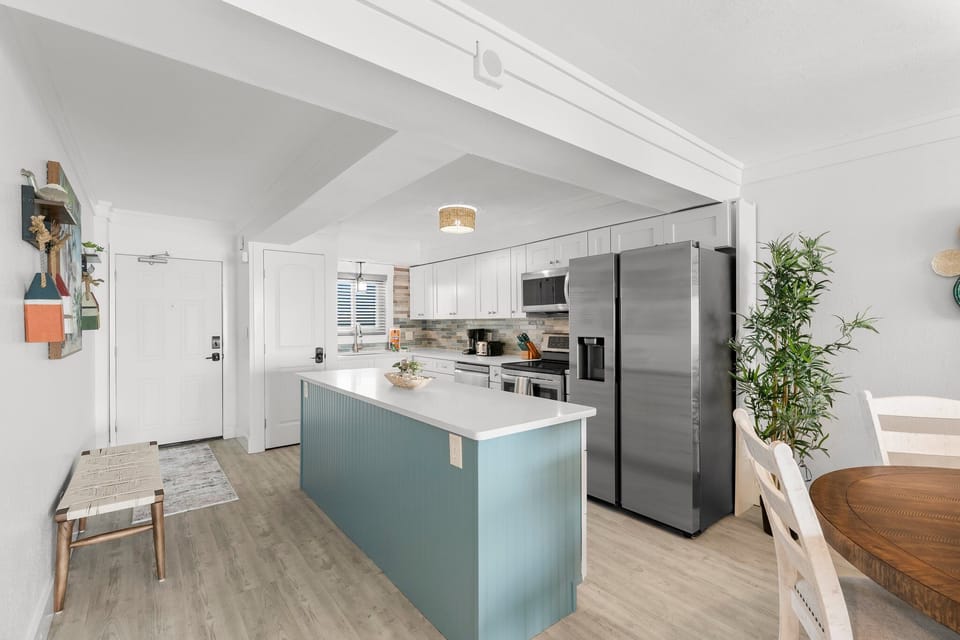 Store your beverages in our full-size side-by-side fridge to ensure you have nice, cold, refreshing drinks awaiting your return! Whether you're craving a chilled bottle of water after a day in the sun or you're planning a beachfront barbecue with friends.