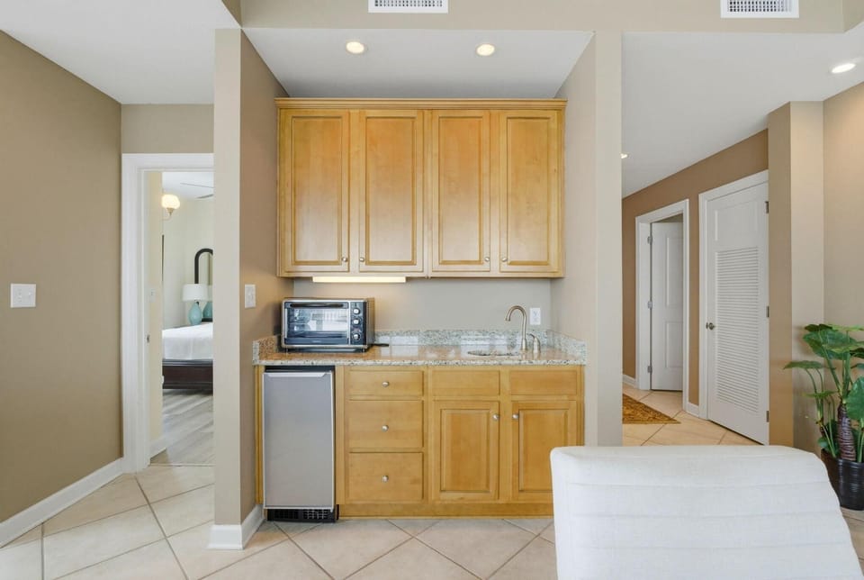 Condo, Multiple Beds (Lagoon Tower 1002) | Interior