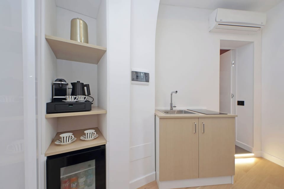 Mini-fridge, espresso maker, coffee/tea maker, electric kettle