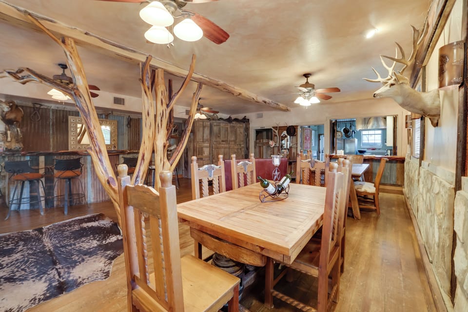 Dining Area | Dishware & Flatware Provided | Central A/C | 1st Floor