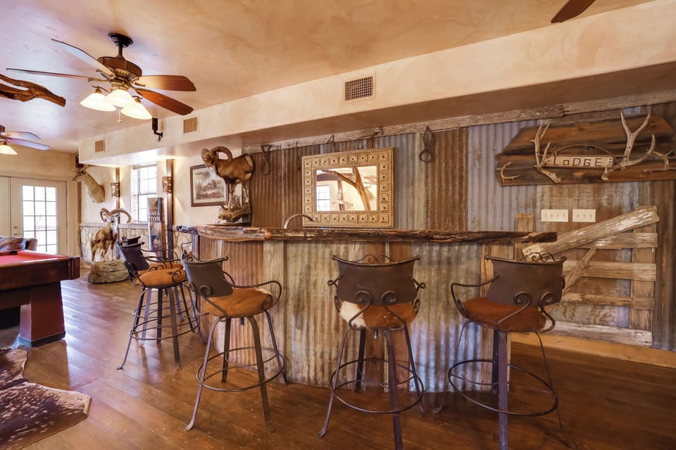 Wet Bar | 1st Floor