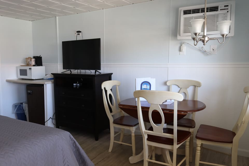 Pool View Studio | Living area | 40-inch flat-screen TV with cable channels