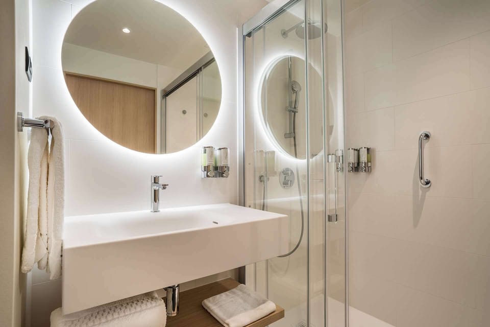 Bathroom shower