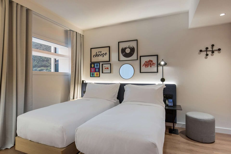 In-room safe, soundproofing, free WiFi
