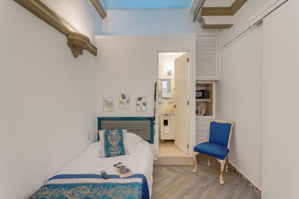 Executive Single Room, Private Bathroom (1) | Premium bedding, down comforters, minibar, in-room safe