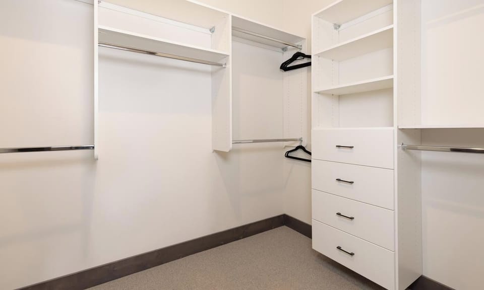 Mountain Lake 501C master closet1