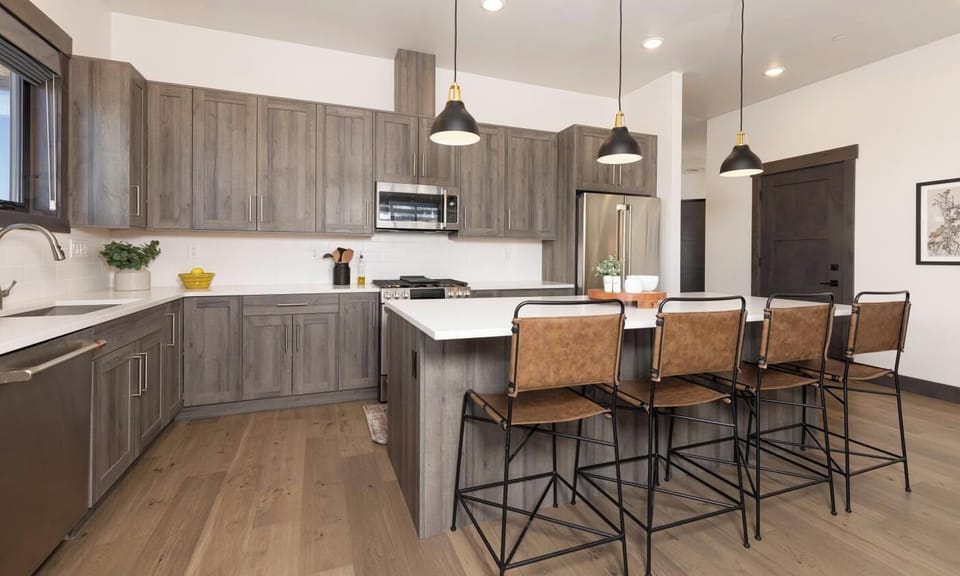 Mountain Lake 501C kitchen1