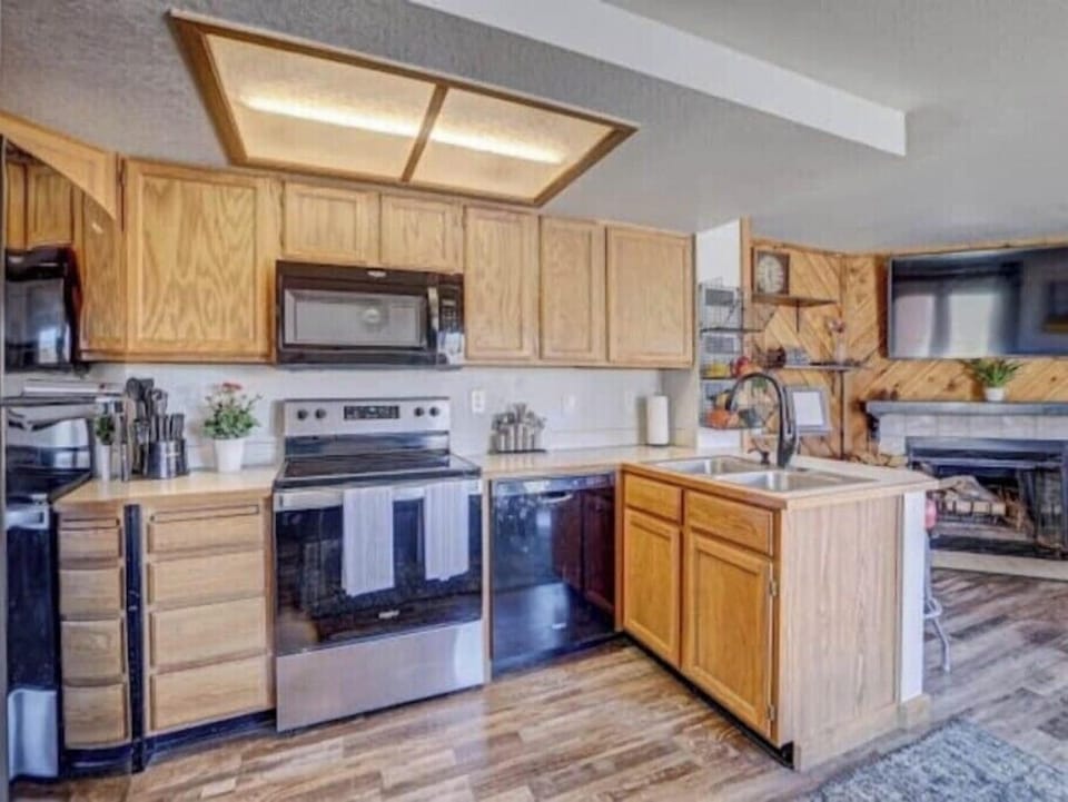 Full kitchen
