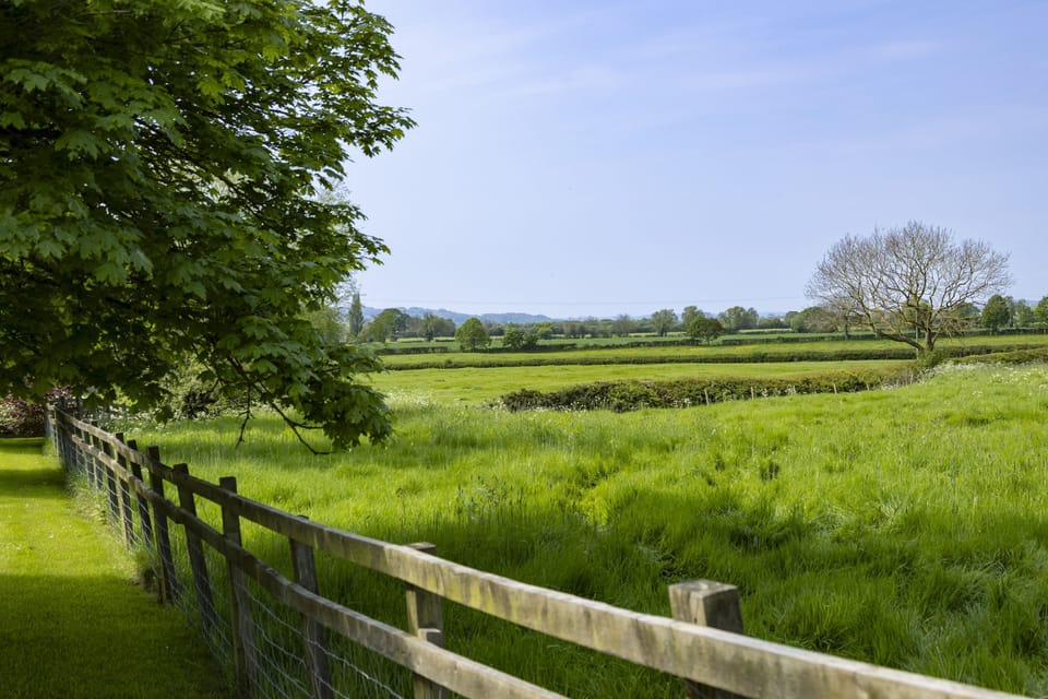 An idyllic rural location, just 5 miles from Chipping Campden