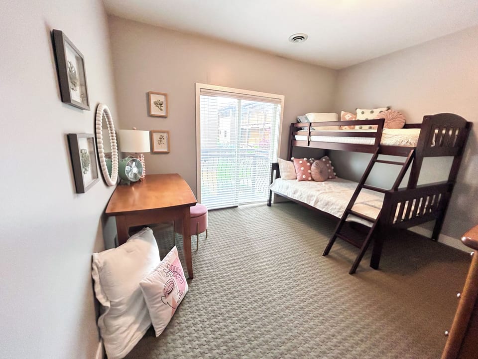 Bunk room, 2 beds plus room for air mattress