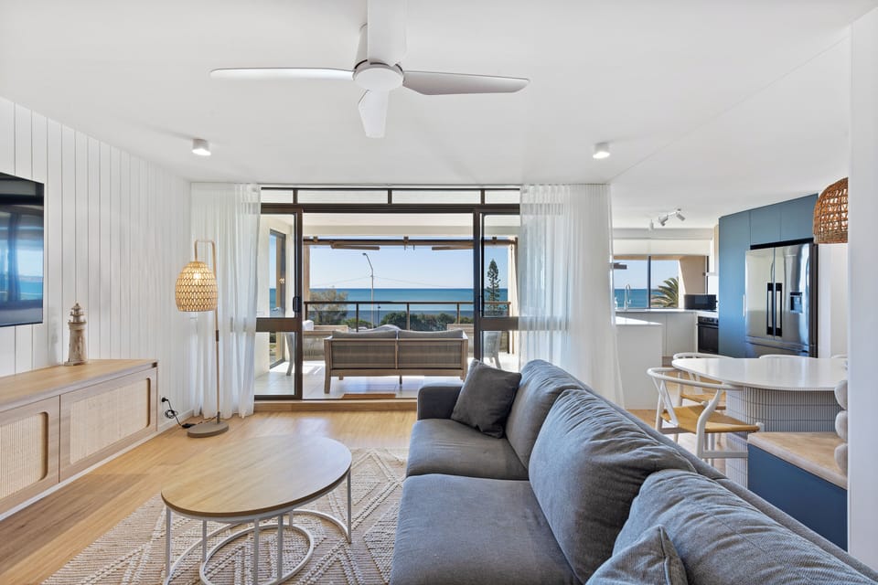 Superior Apartment, Ocean View | Living area