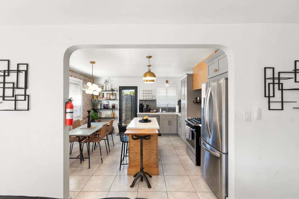 House, City View | Private kitchen | Fridge, microwave, oven, dishwasher